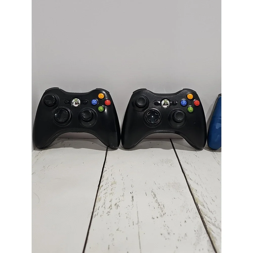 Microsoft Xbox Wireless Controllers Lot of 4 Tested Working